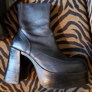 Steve Madden Black Leather Platform Ankle Boots